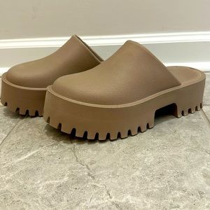 Womens Jeffrey Campbell Lugged Platform Clog